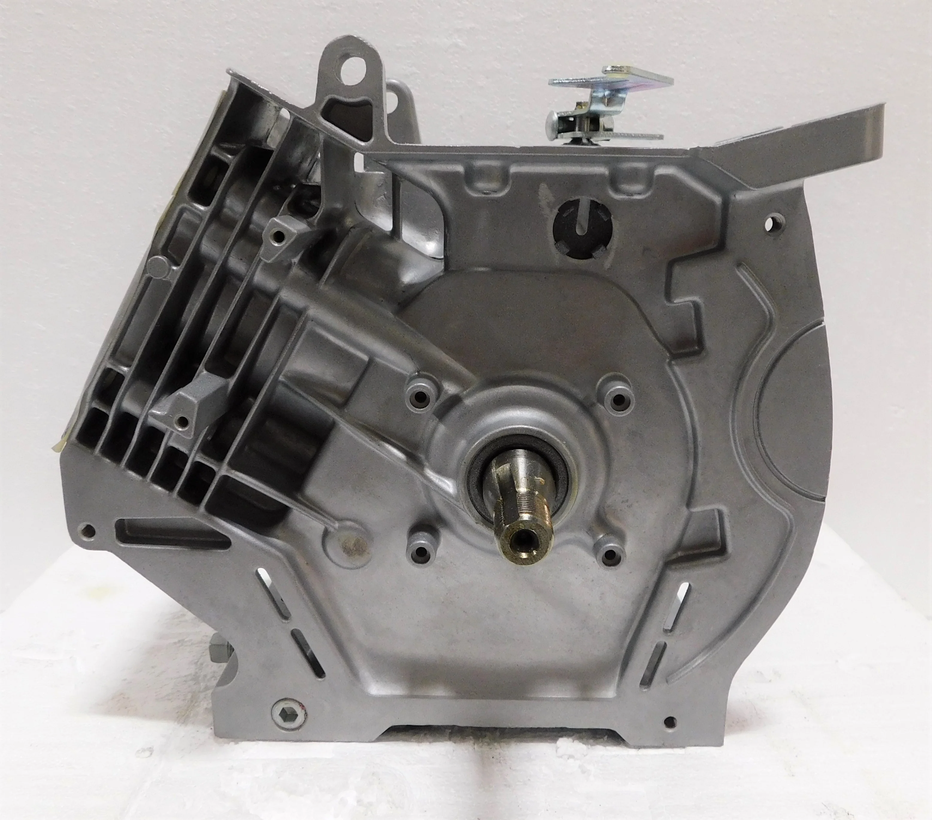 Briggs shortblock model 13 Vanguard Tapered Shaft #798309 - Image 2